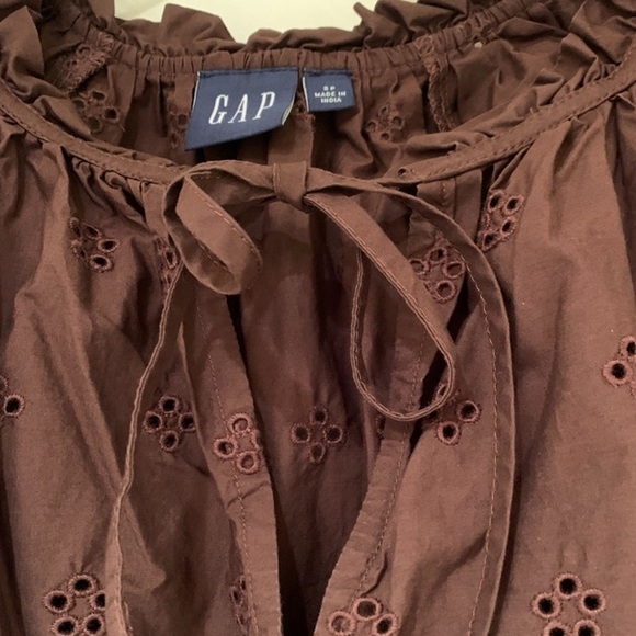 GAP - 100% Cotton Flutter Sleeve Eyelet Top (brown, size -S) - Picture 3 of 5